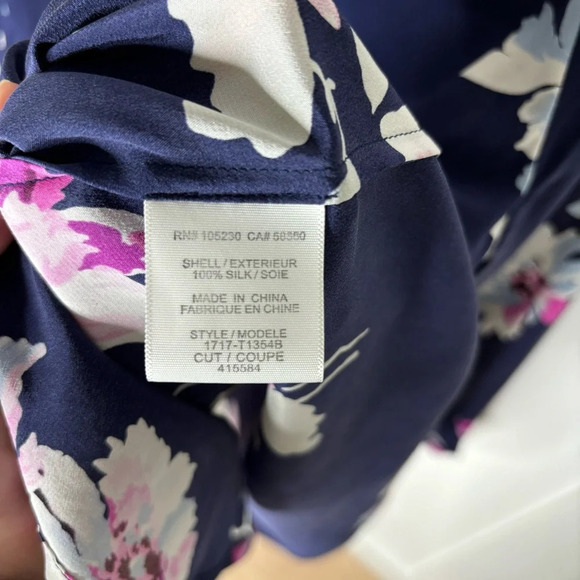 Joie Silk Floral Print Blouse Size XS Navy Blue Pink  White - Picture 6 of 7